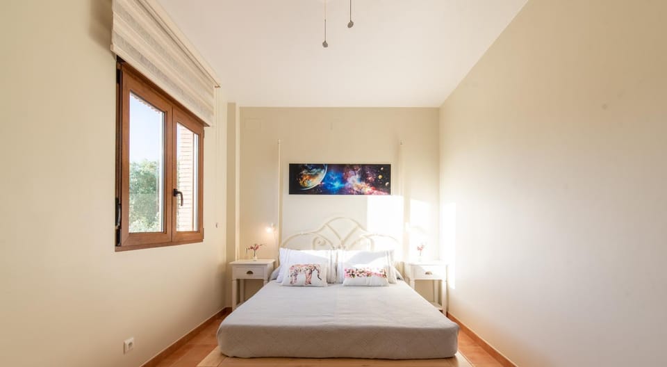Bed, Photo of the whole room, Bedroom, Garden view, Lake view, Landmark view, Mountain view, River view