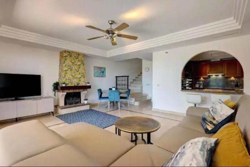 Communal lounge/ TV room, Seating area, Dining area, fireplace