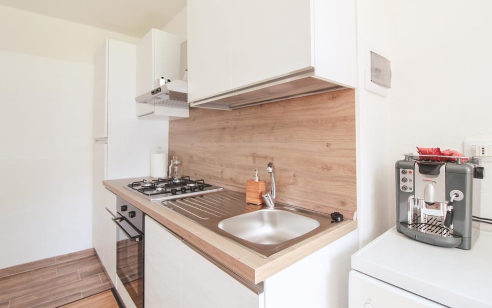 Kitchen or kitchenette, pet friendly, stove