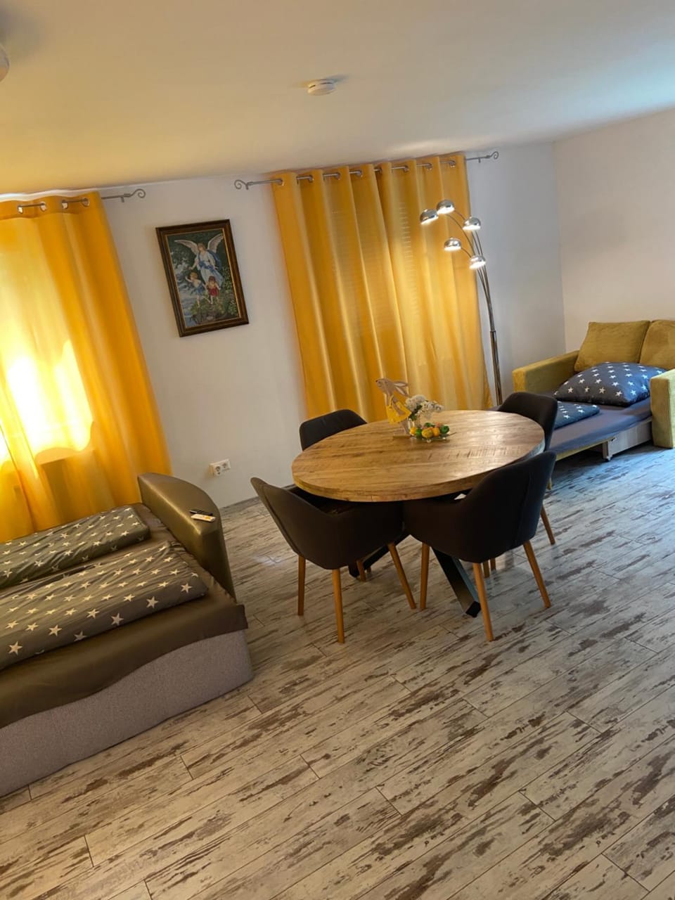 Bed, Living room, Photo of the whole room, Seating area, Dining area, Bedroom