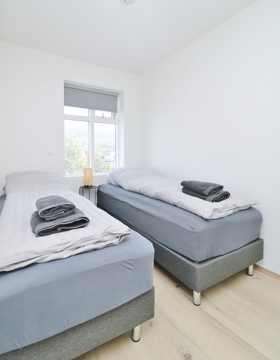 Bed, Bedroom, towels, wardrobe