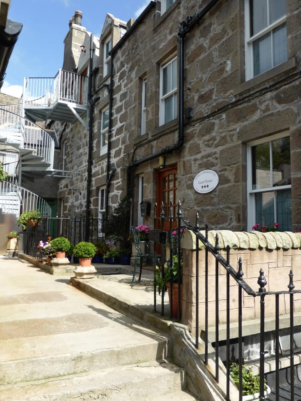 Facade/entrance