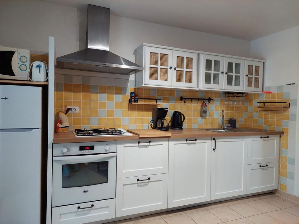 Kitchen or kitchenette, Living room