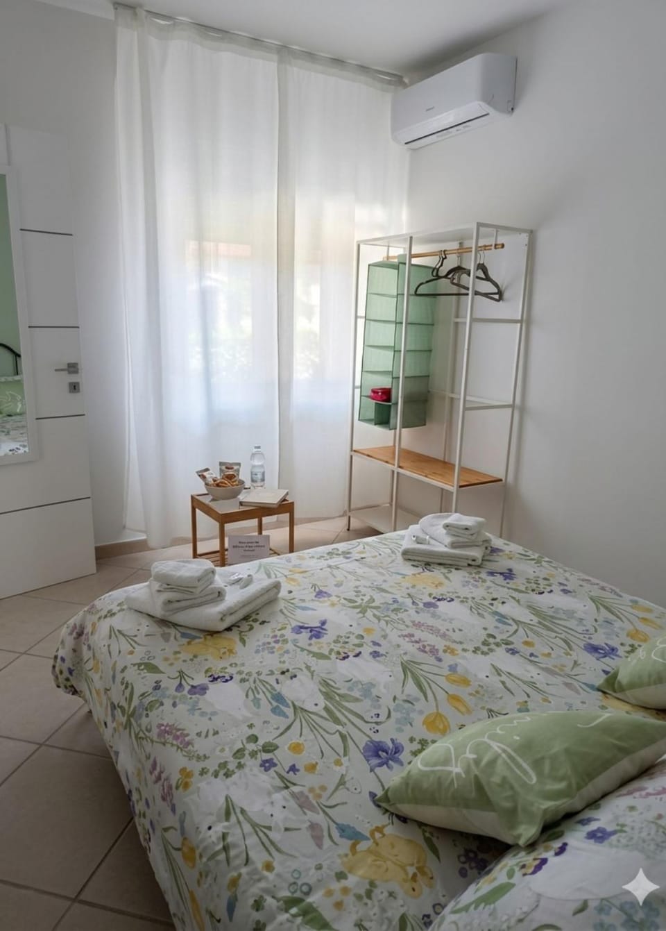 Bed, Photo of the whole room, Bedroom, wardrobe, air conditioner