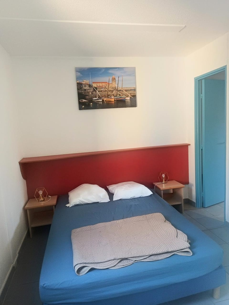 Bed, Decorative detail, Bedroom, storage