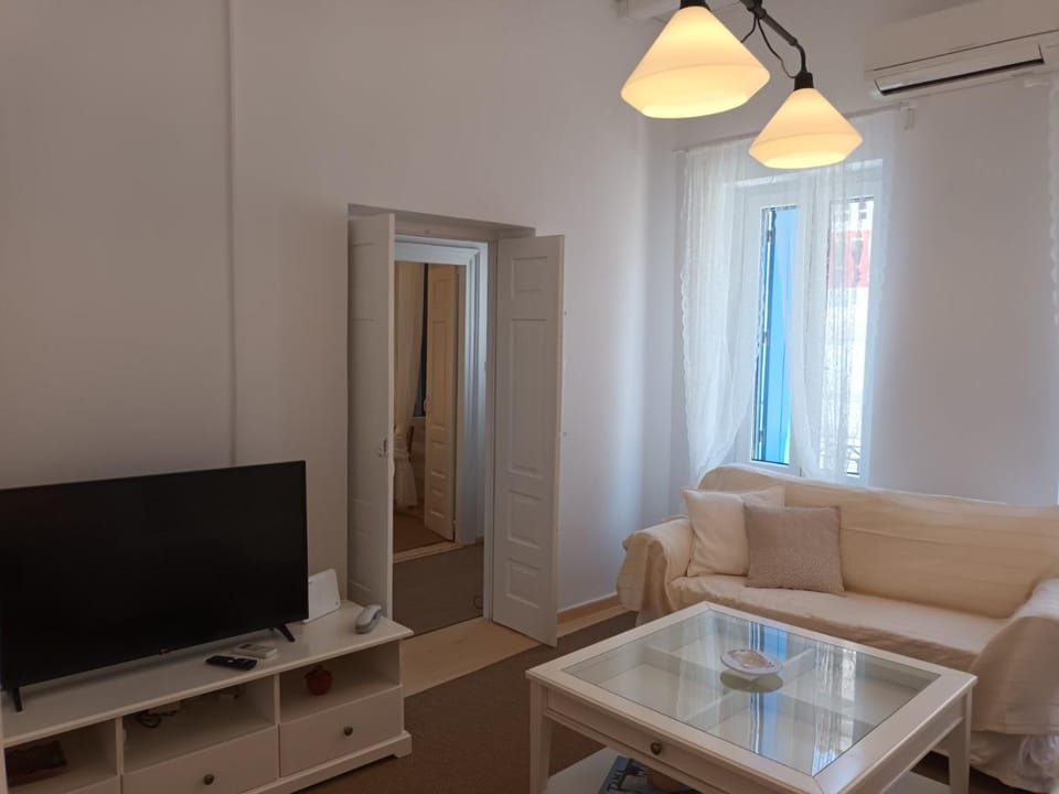 Living room, Seating area, air conditioner