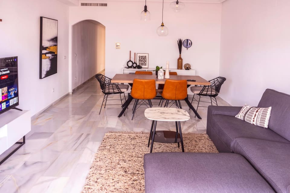 Communal lounge/ TV room, Dining area