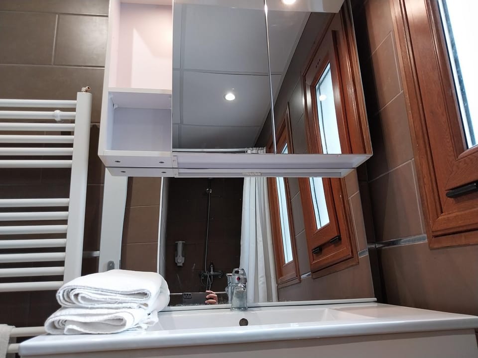 Bathroom, towels