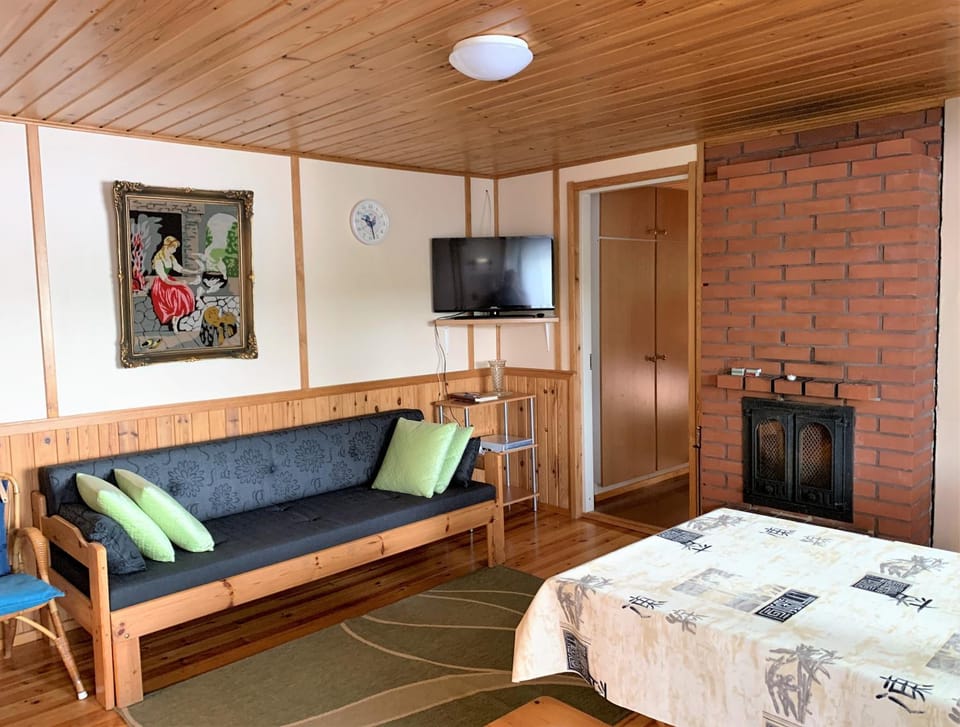 Communal lounge/ TV room, flat iron