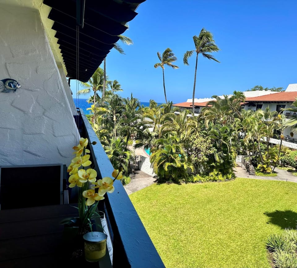 Casa de Emdeko 304 House in Holualoa
