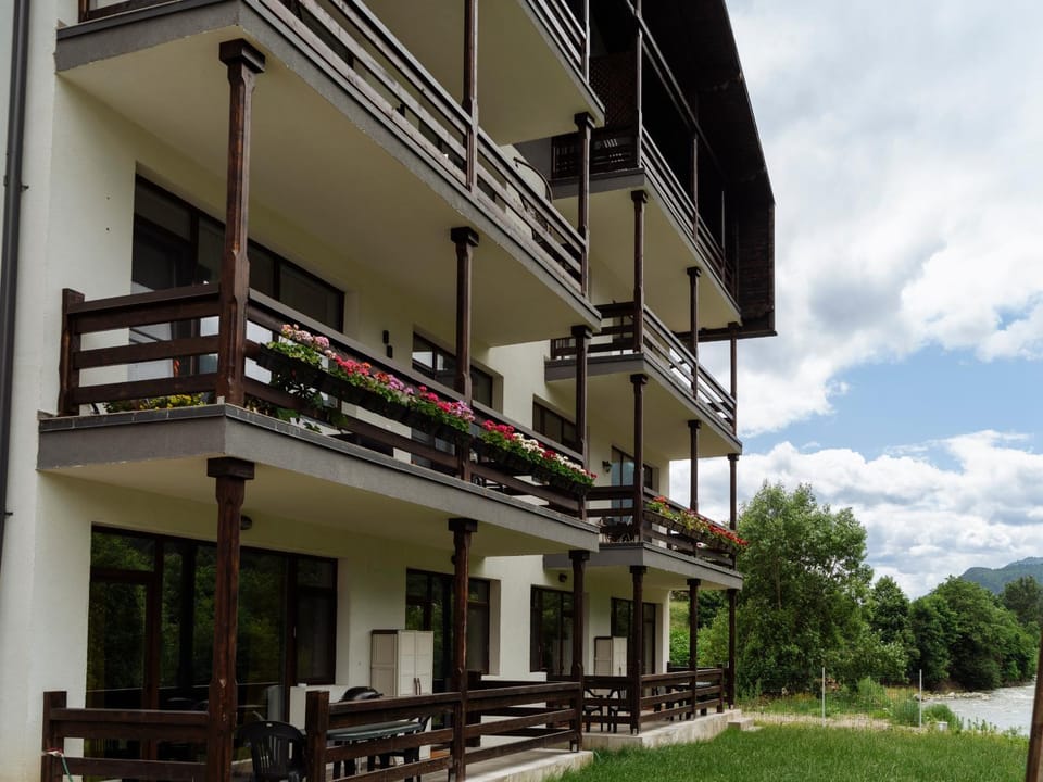 Property building, Spring, Day, Natural landscape, Garden, View (from property/room), Balcony/Terrace, Garden view