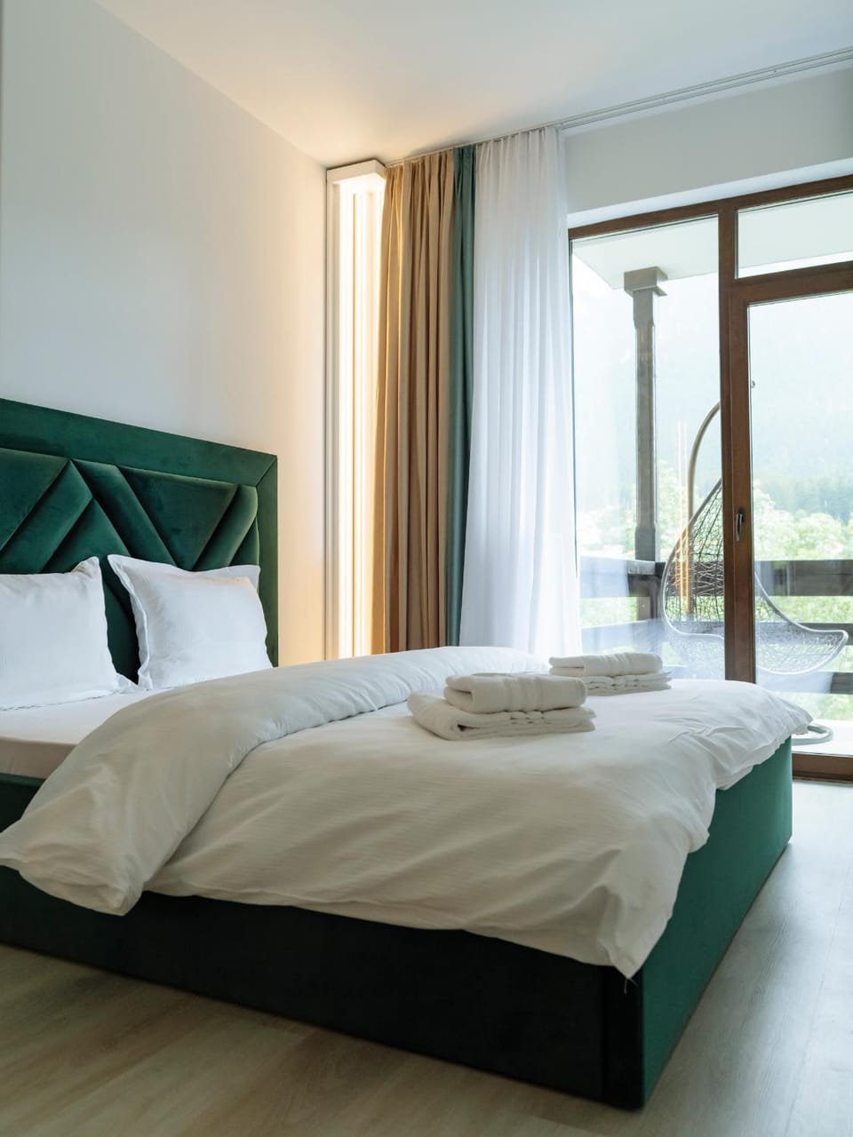 Bed, Bedroom, towels
