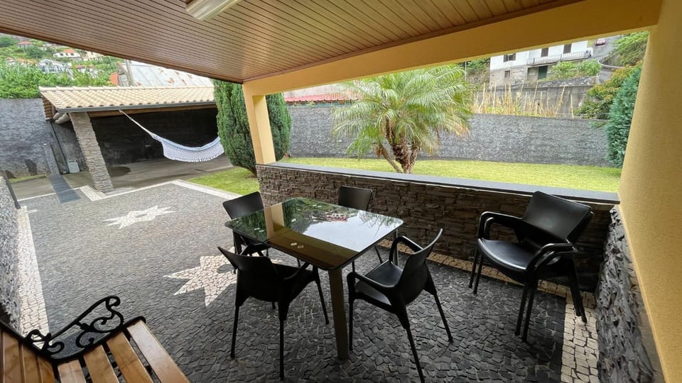 Patio, Day, Garden, View (from property/room), Balcony/Terrace, Living room, Seating area, Dining area, Garden view