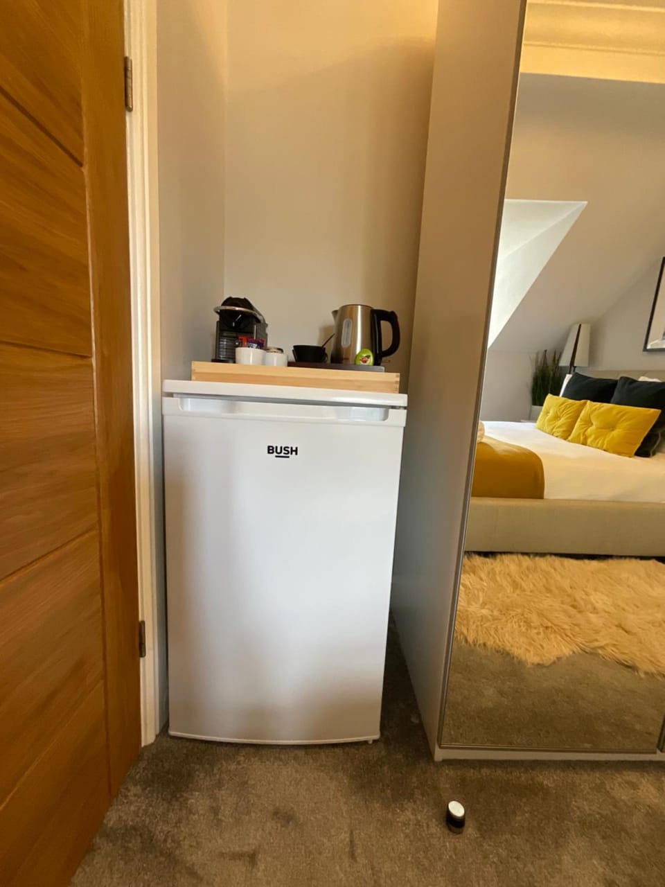 Coffee/tea facilities, oven
