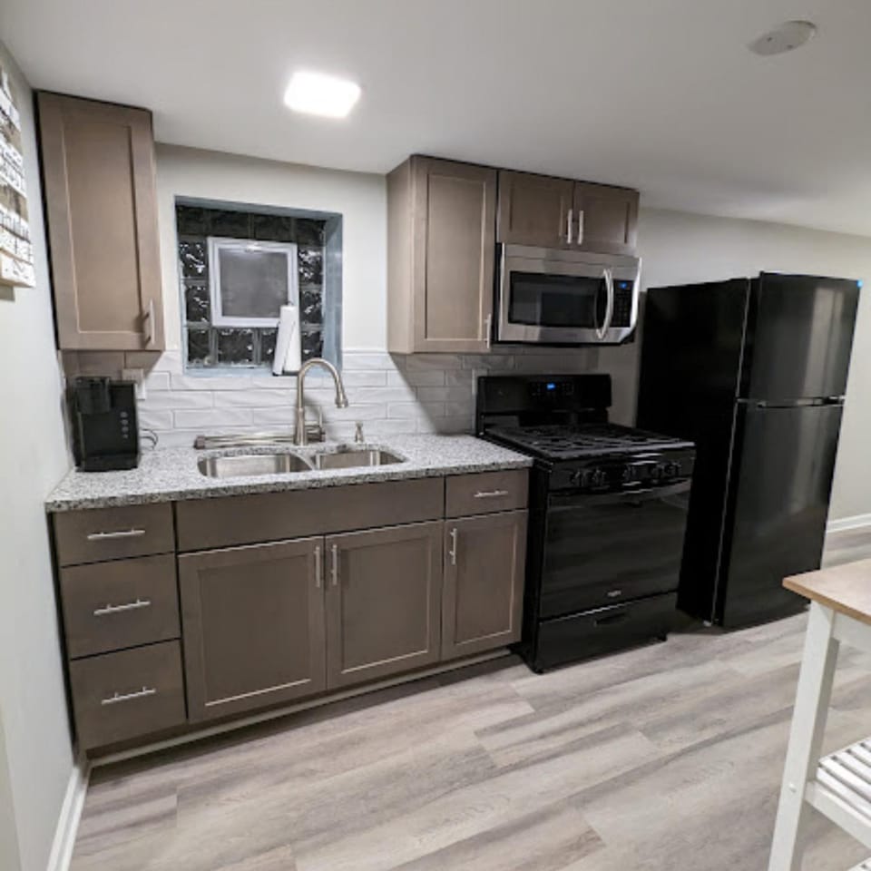 Fully Furnished Extended Stay Work or Insurance in Chicago Apartment in Chicago