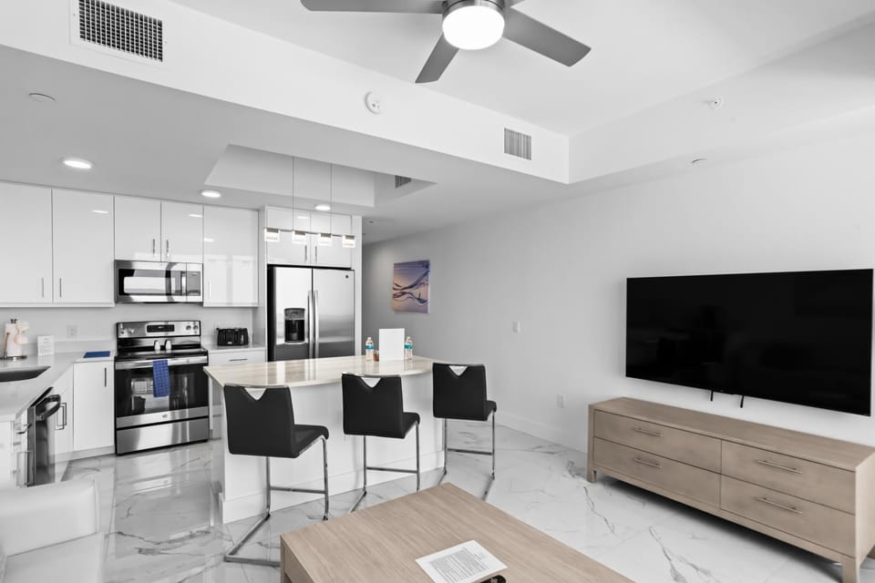 Kitchen or kitchenette, Living room