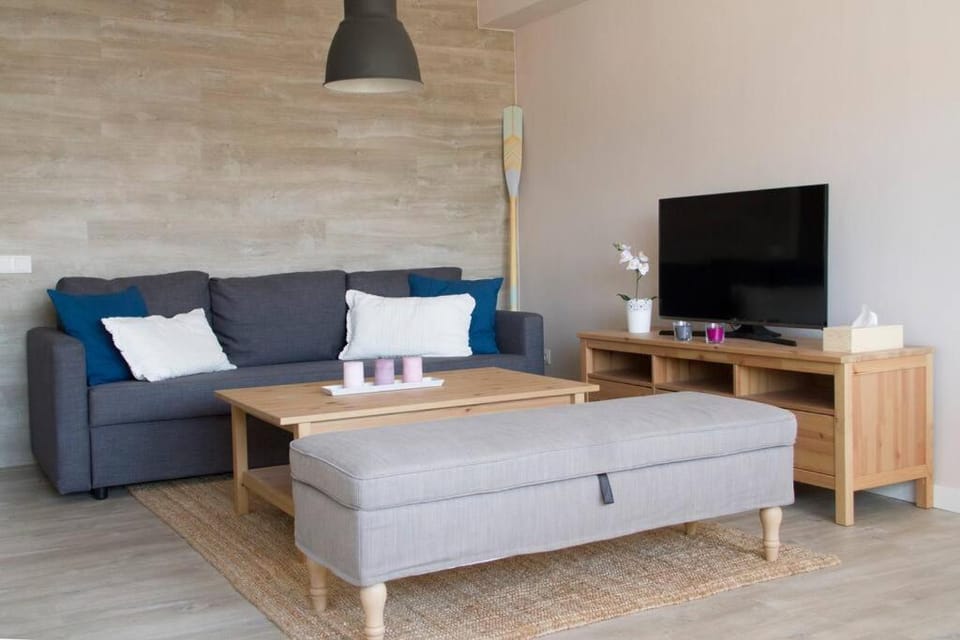 Lloret de Mar - BeachSide Apartment - Free Parking - limited size car Apartment in Lloret de Mar