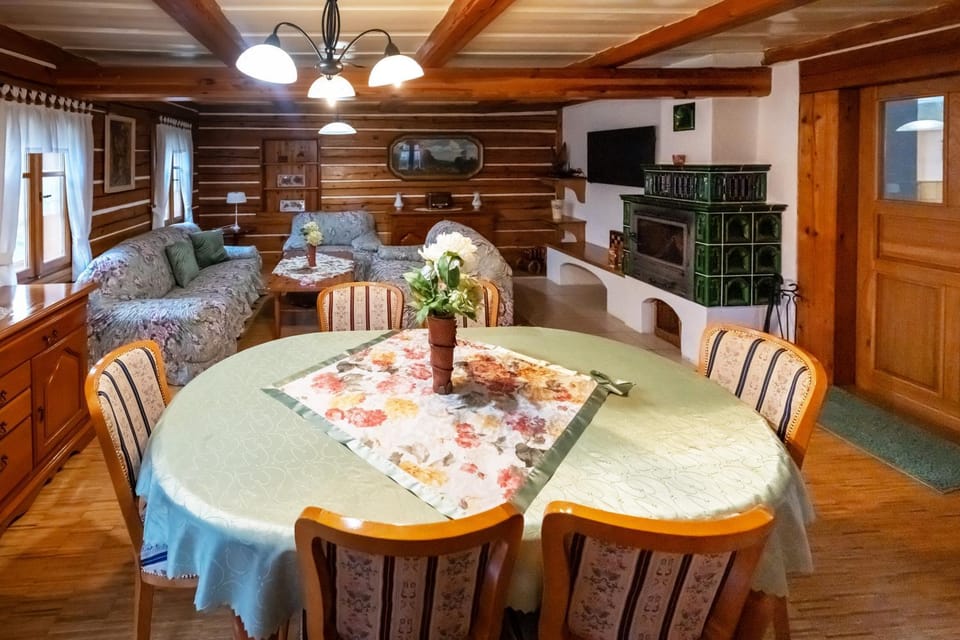 Communal lounge/ TV room, TV and multimedia, Living room, Dining area, fireplace