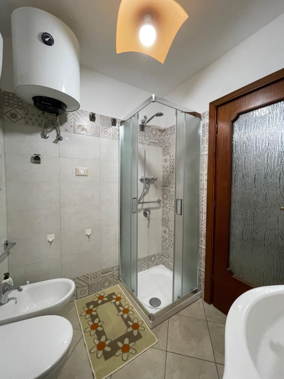 Shower, Toilet, Bathroom, bidet, towels