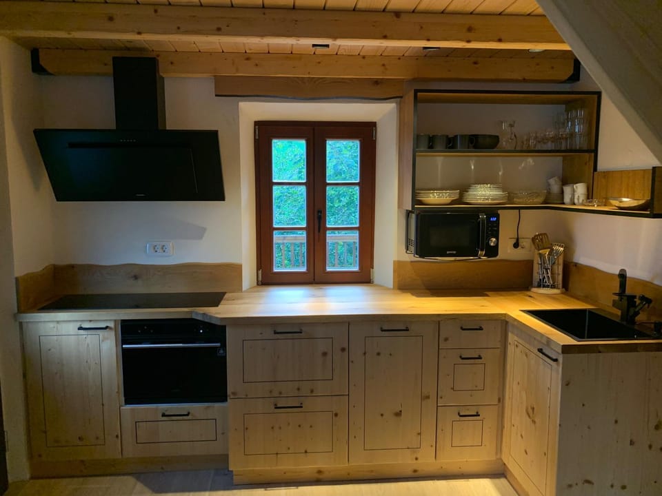 Coffee/tea facilities, Kitchen or kitchenette, minibar, pet friendly, stove