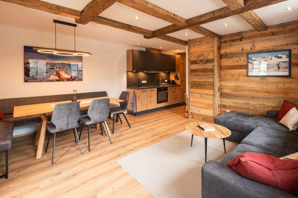 Communal lounge/ TV room, TV and multimedia, Kitchen or kitchenette, Living room, Seating area, Dining area, Evening entertainment, pet friendly