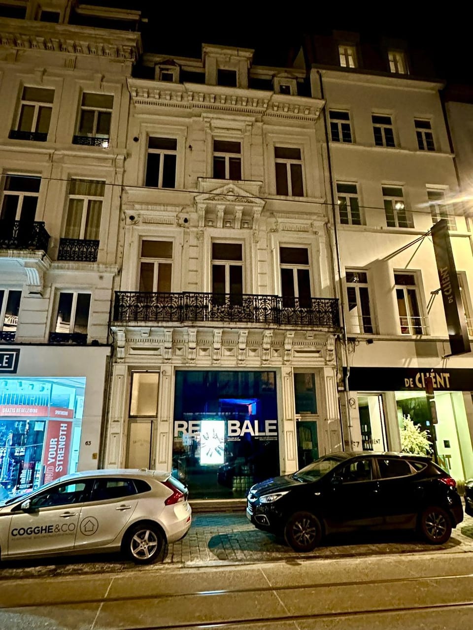 Property building, Night, Location