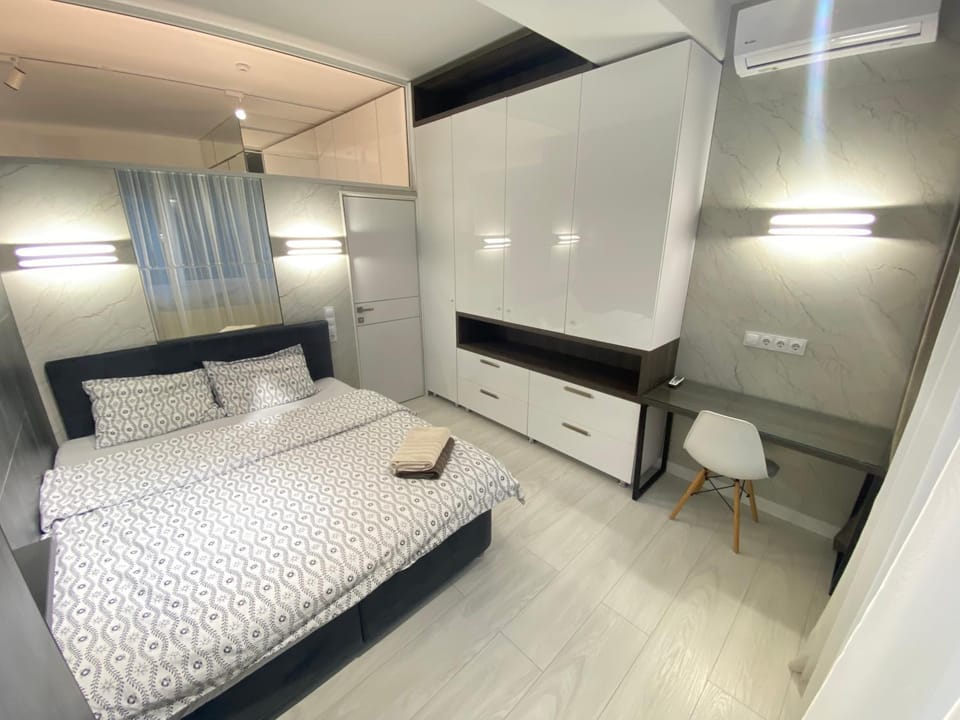 Bed, Photo of the whole room, Bedroom, wardrobe