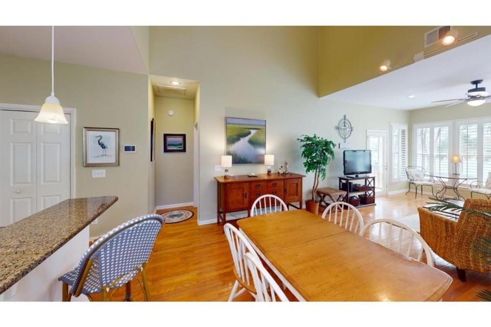 Lakeside Delight Villa ResortPerks near Litchfield House in South Carolina
