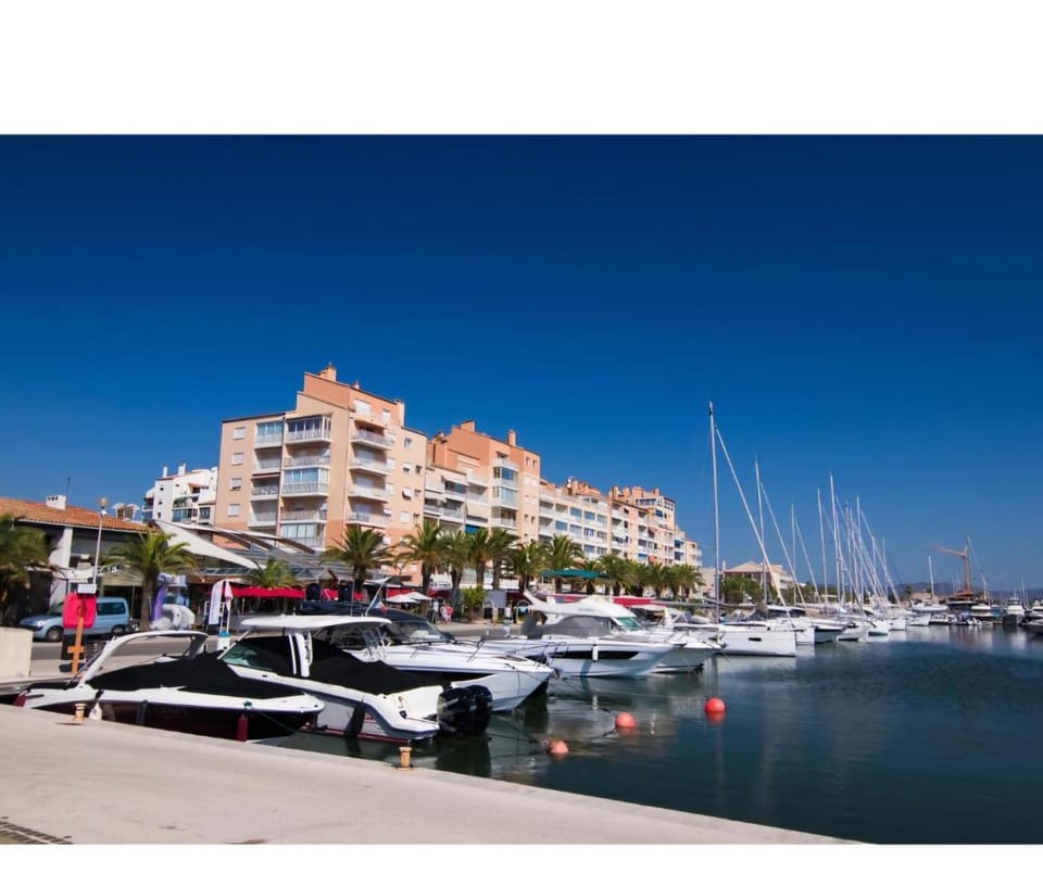 studio avec terrasse port de hyeres Apartment in Hyères