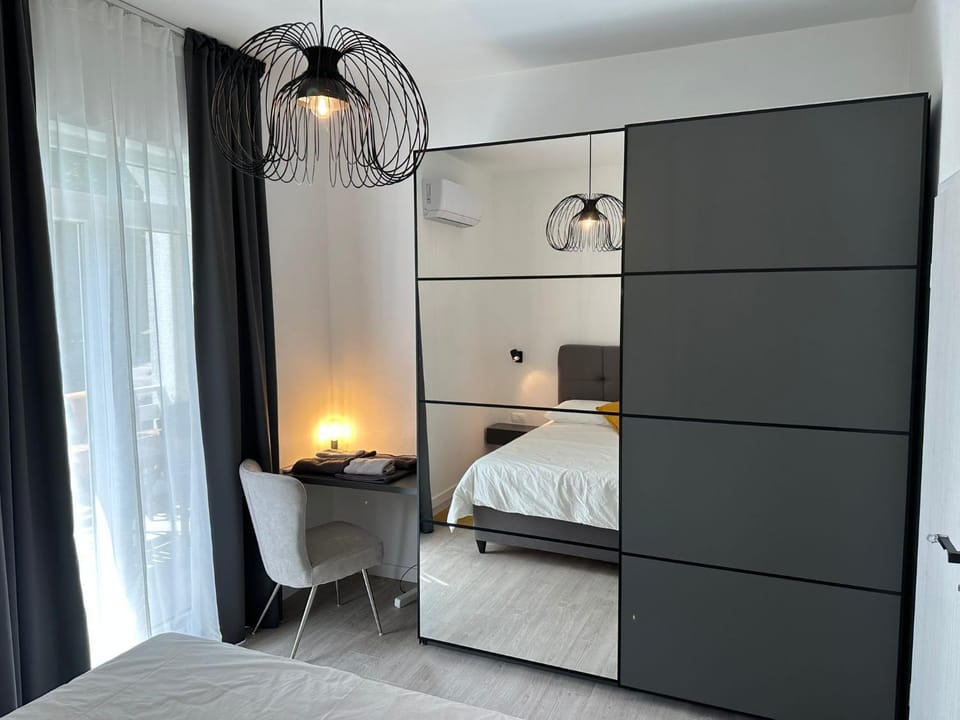 Bedroom, hair dresser, wardrobe