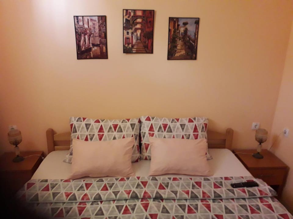 Bed, TV and multimedia, Living room, Photo of the whole room, Seating area, Bedroom, heating, internet, towels, wardrobe, air conditioner