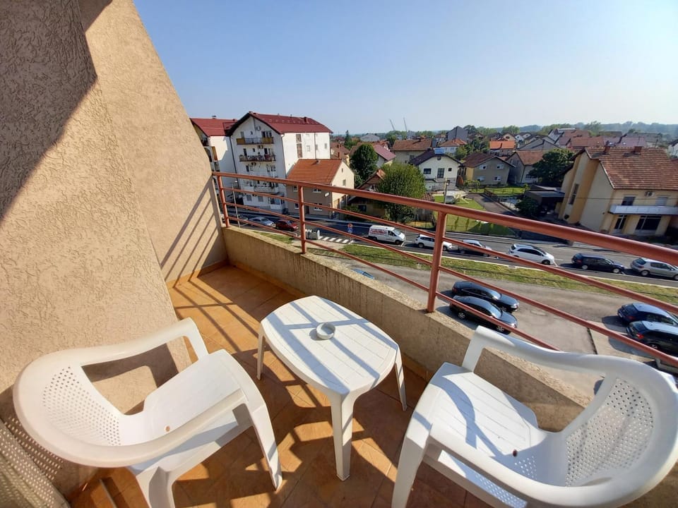 Day, Neighbourhood, View (from property/room), Balcony/Terrace, Seating area, Street view, Location, Parking