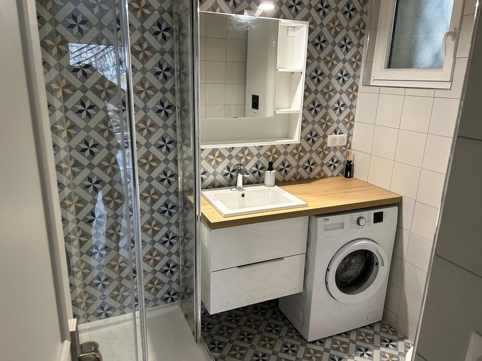 Shower, Bathroom, washing machine
