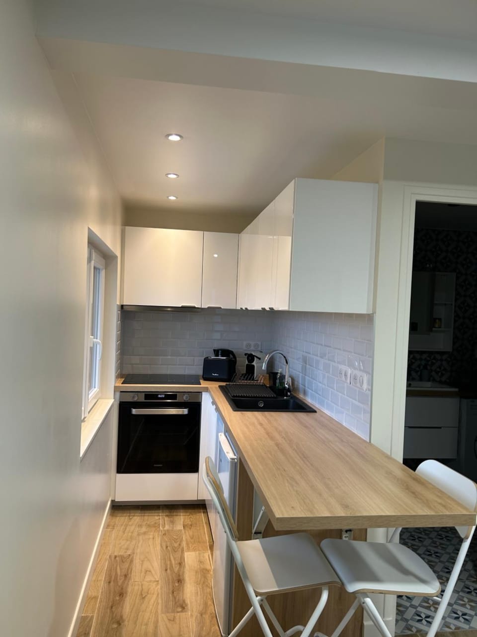Kitchen or kitchenette, Dining area, stove