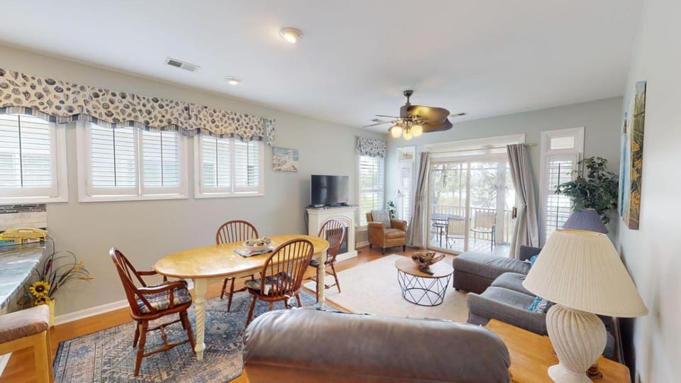 Litchfield Lakeside Oasis 2BR Villa near the Beach House in South Carolina