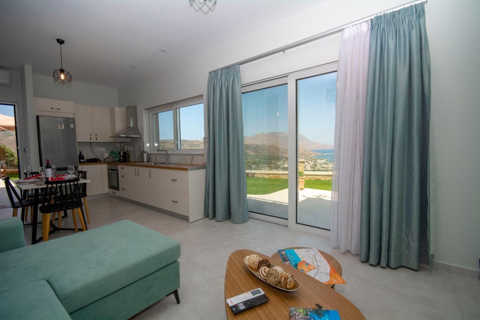 Natural landscape, Kitchen or kitchenette, Living room, Seating area, Dining area, pet friendly, stove