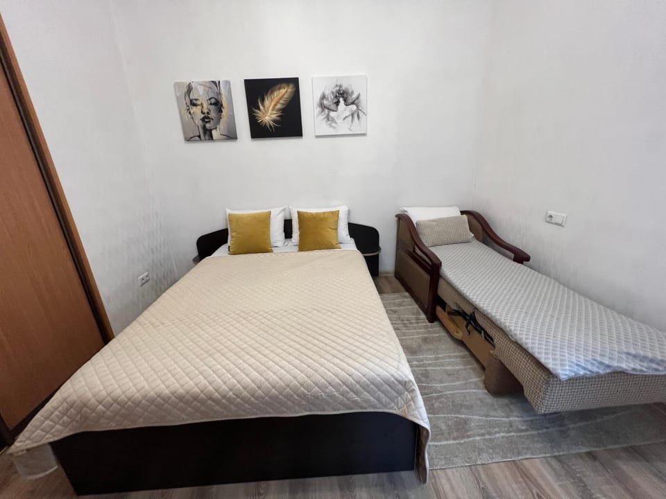 Bed, Photo of the whole room, Bedroom