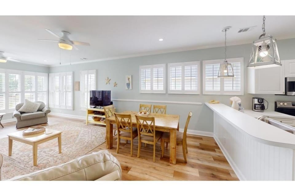 Litchfield Beach Retreat Lakeside Villa Serenity House in South Carolina