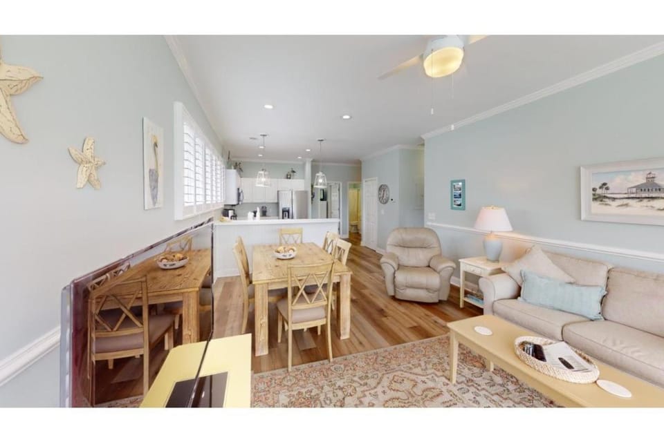 Litchfield Beach Retreat Lakeside Villa Serenity House in South Carolina