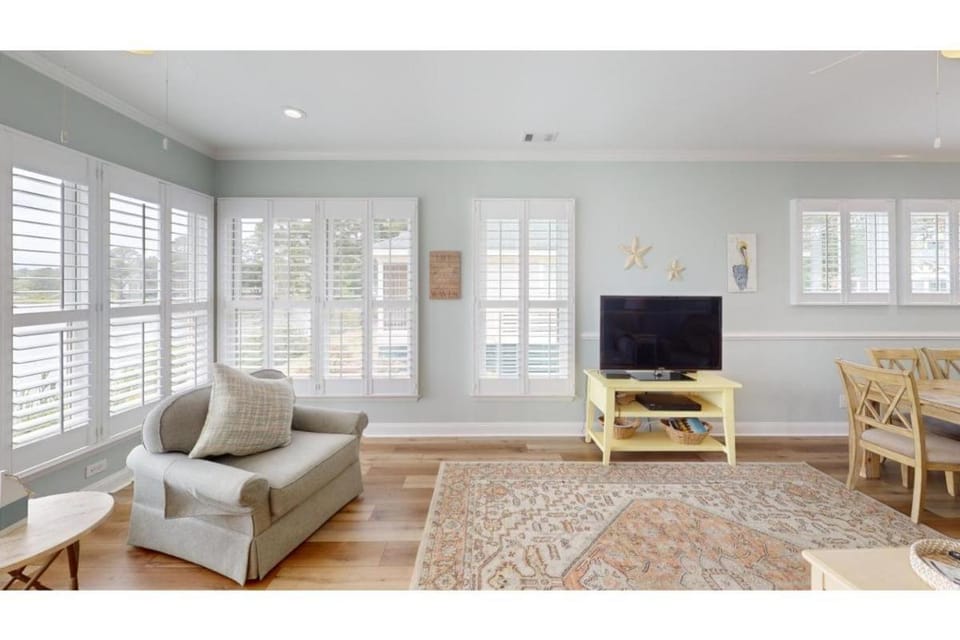Litchfield Beach Retreat Lakeside Villa Serenity House in South Carolina