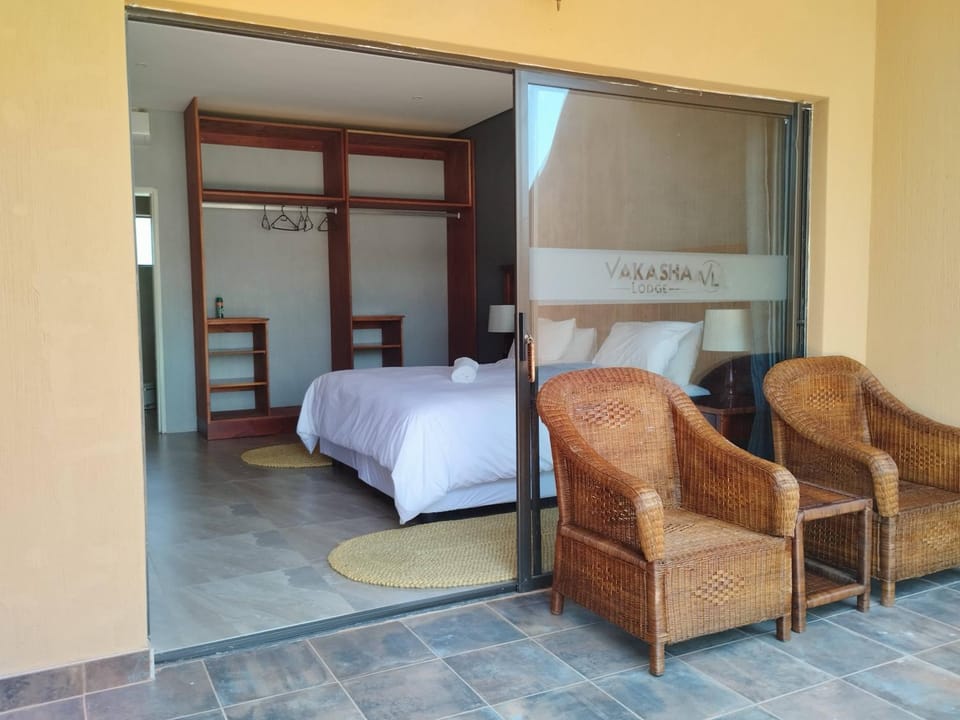 Bed, Photo of the whole room, Seating area, Bedroom