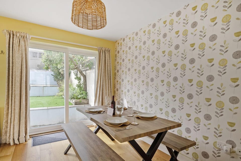 Modern Homely 3 bed in Central Plymouth w parking House in Plymouth