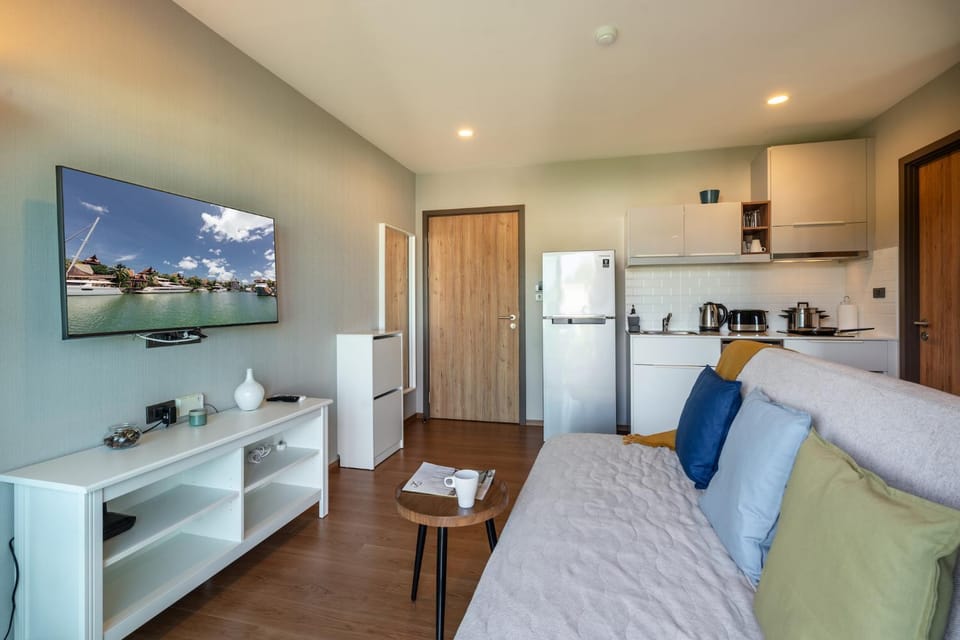 TV and multimedia, Kitchen or kitchenette, Living room, Photo of the whole room, Seating area