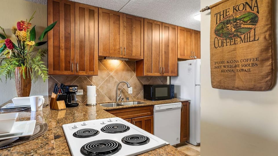 Kona Pacific C520. House in Holualoa