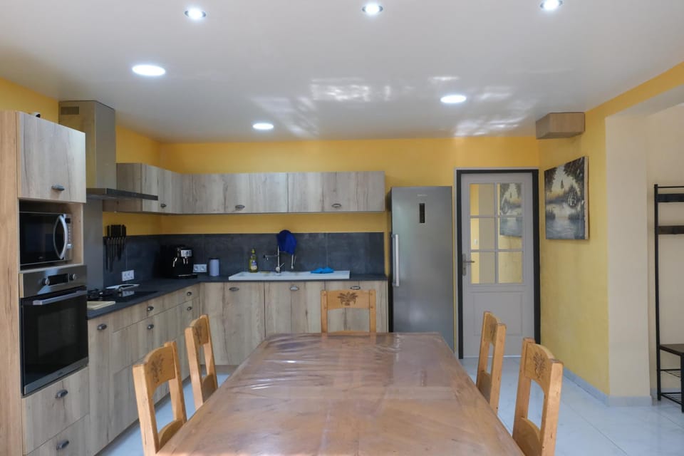 Kitchen or kitchenette, oven, stove
