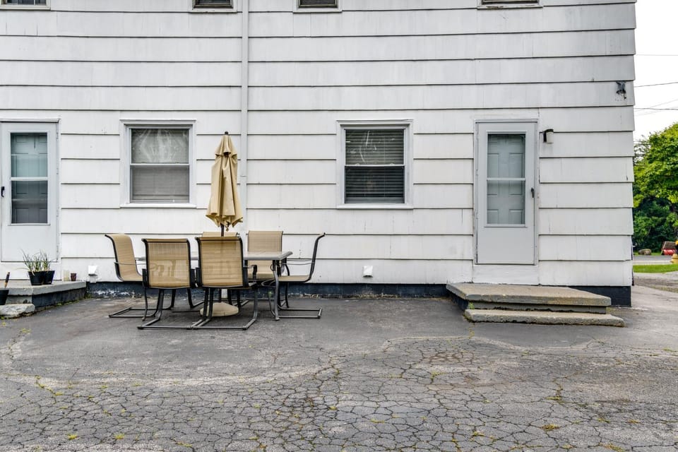 4 Mi to Dtwn Rochester: Charming Apt w/ Patio! Apartment in Rochester