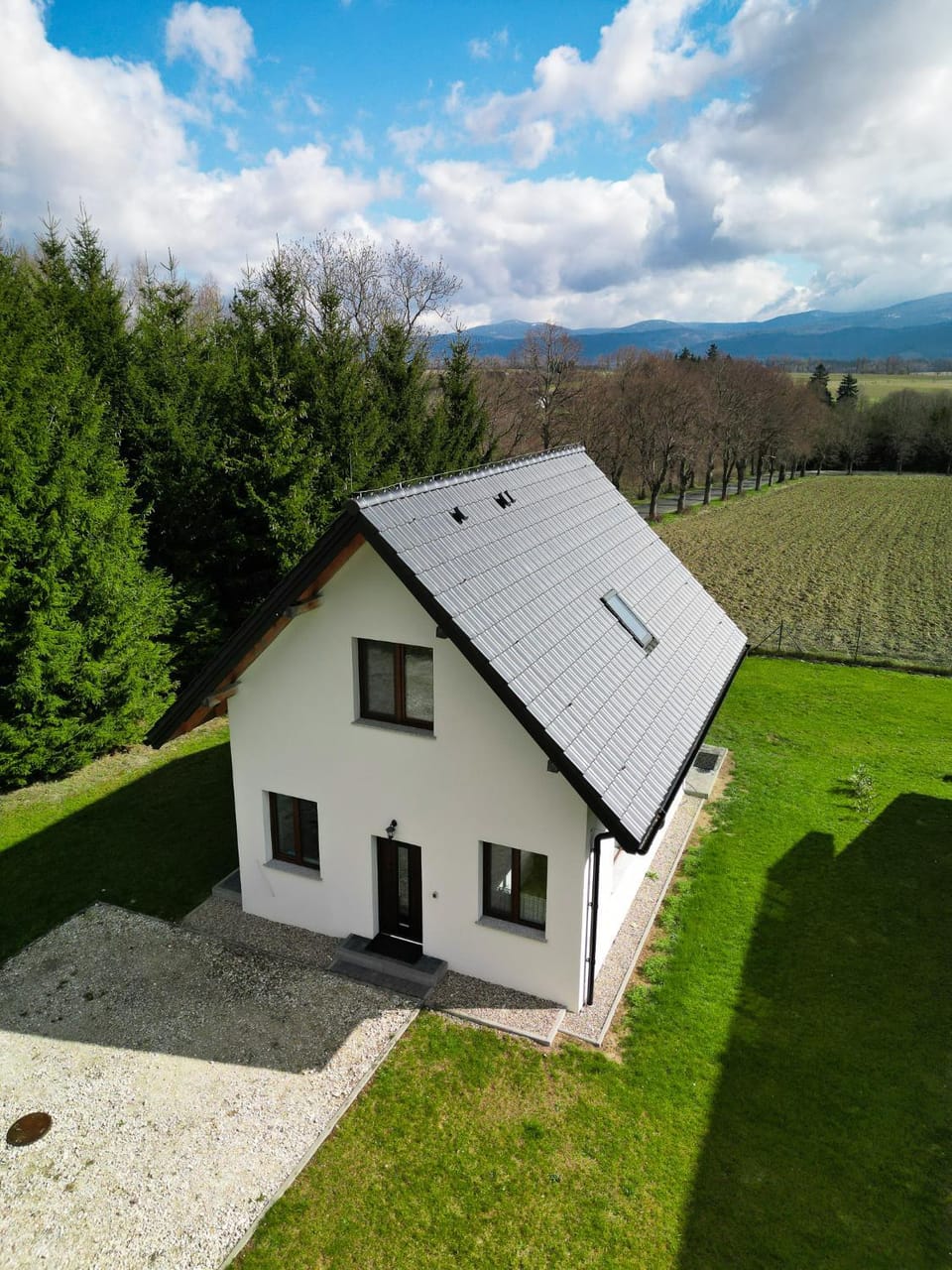 Property building, Day, Natural landscape, Garden, Garden view, Mountain view