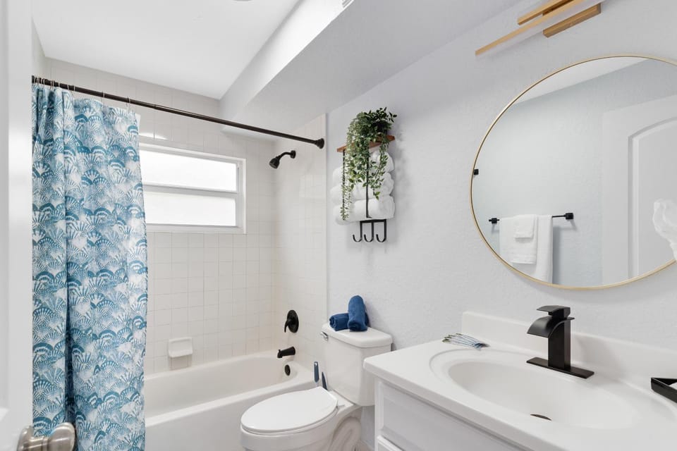 Shower, Toilet, Bathroom, Bath, towels