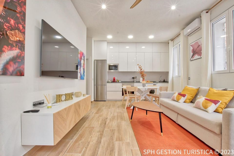 Seating area, Dining area, minibar, pet friendly, stove