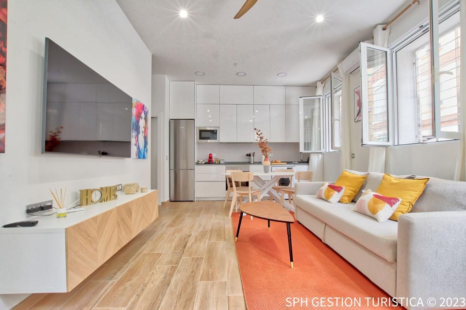 Kitchen or kitchenette, Living room, Seating area, Dining area, fireplace
